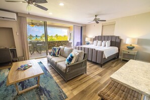 Studio Suite, 1 King Bed (Hillside)