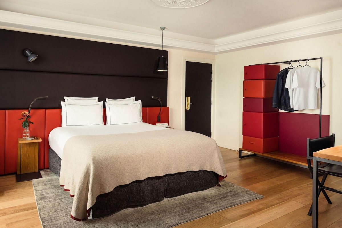 Suite Exclusive Eiffel | 1 bedroom, premium bedding, minibar, in-room safe