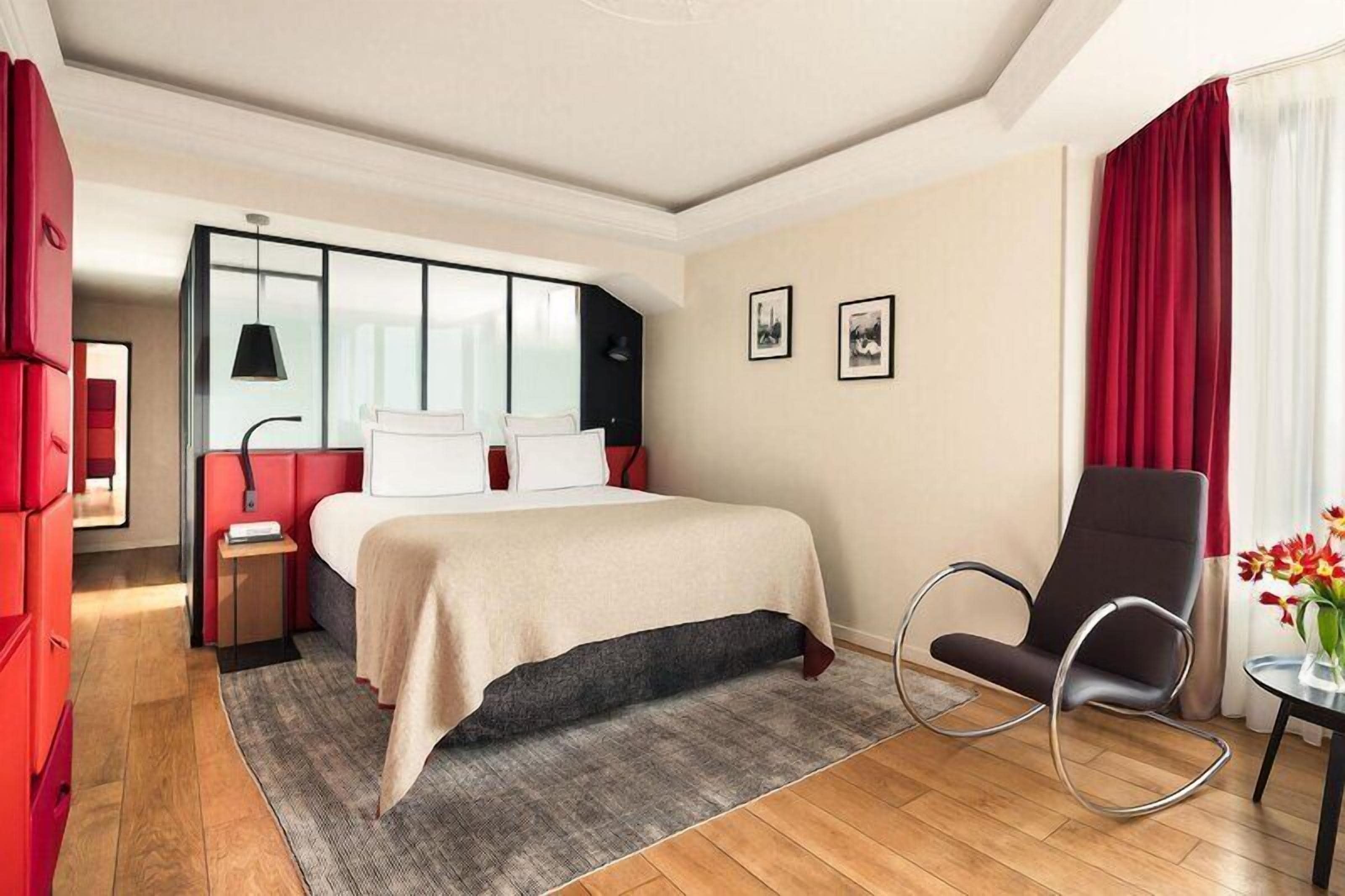 Premium bedding, minibar, in-room safe, desk