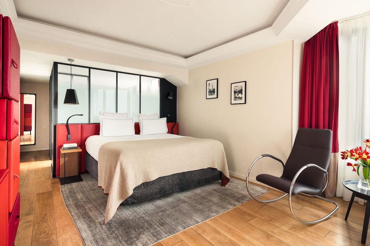 Premium bedding, minibar, in-room safe, desk