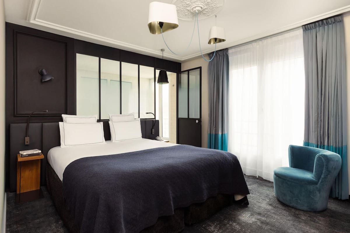 Loge Supรฉrieure | 1 ๊ฐ์ ์นจ์ค, ๊ณ ๊ธ ์นจ๊ตฌ, ๋ฏธ๋๋ฐ, ๊ฐ์ค ๋ด ๊ธ๊ณ