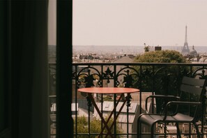 Privilege Room - Eiffel Tower View & Balcony | Balcony