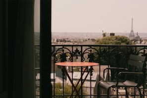 Privilege Room - Eiffel Tower View & Balcony | Balcony