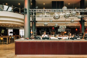 Serves lunch and dinner