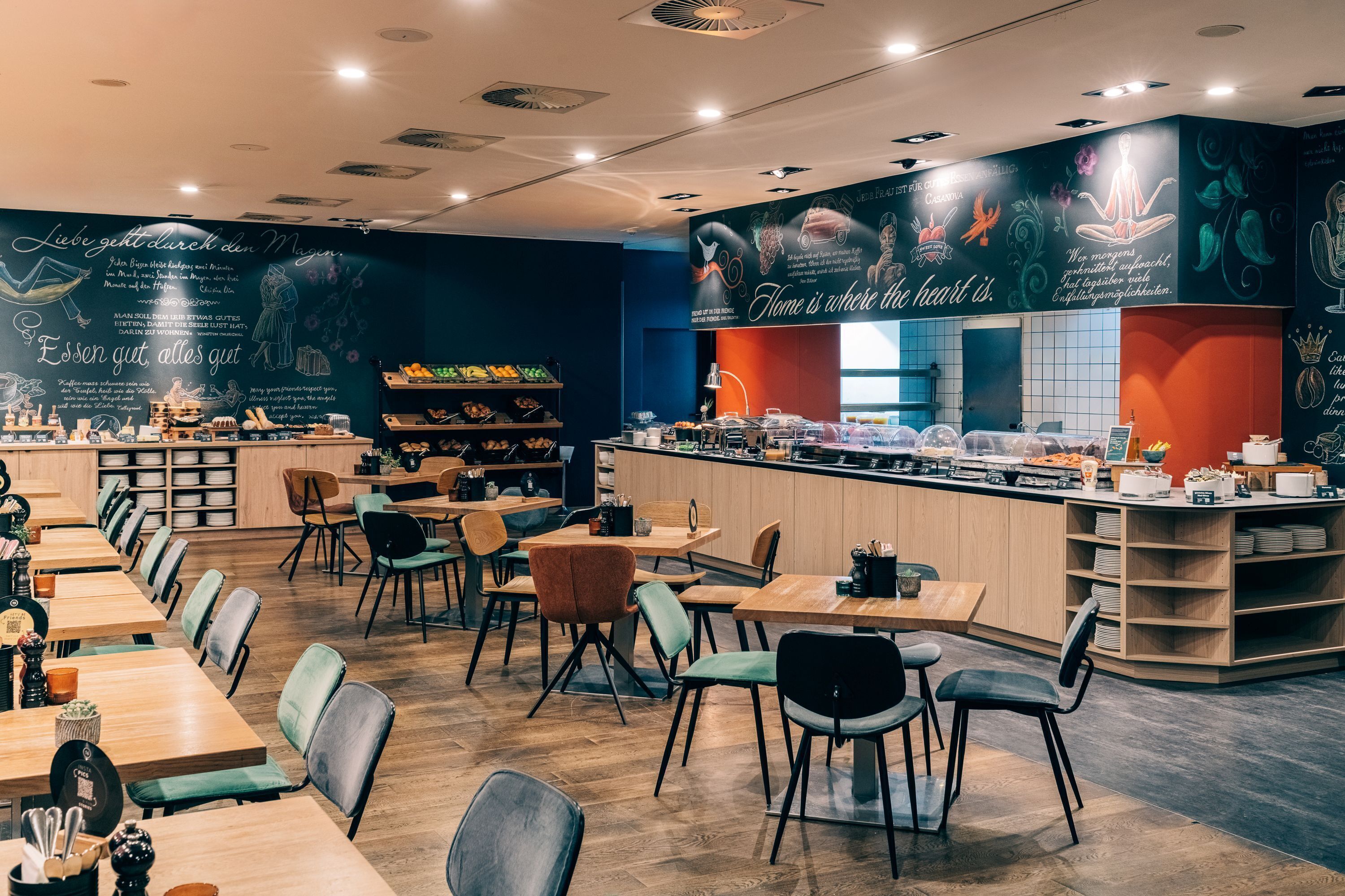 Aamiainen, lounas ja illallinen; kansainvälinen keittiö 