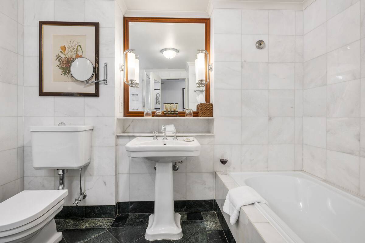 deluxe room, 1 king bed, mountain view | bathroom | separate bathtub and shower, deep-soaking bathtub, designer toiletries