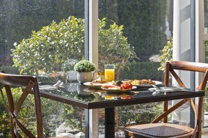 Petit déjeuner buffet servi tous les jours en supplément
