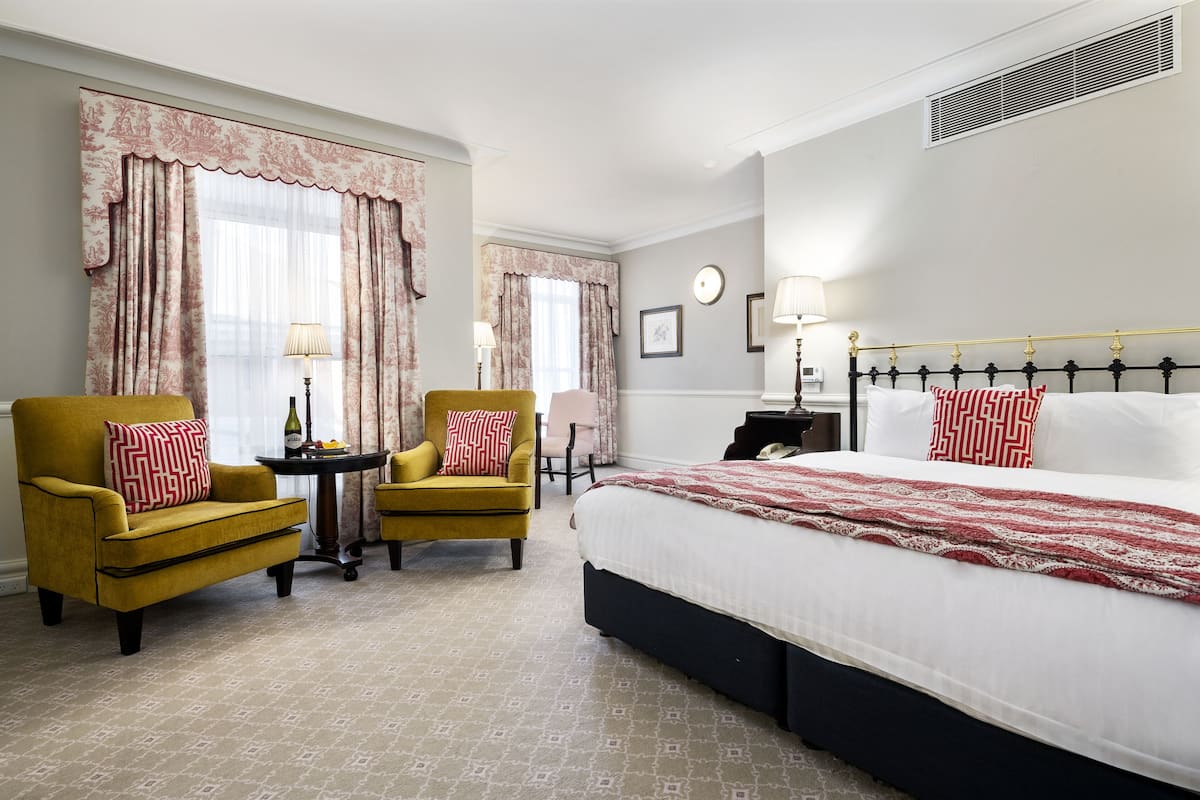 Grand Room | Premium bedding, in-room safe, desk, blackout drapes