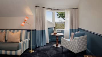 Signature Room | Premium bedding, minibar, in-room safe, blackout curtains