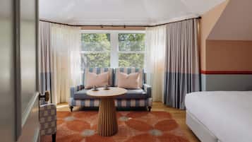 Executive Room, 1 King Bed | Premium bedding, in-room safe, desk, blackout curtains