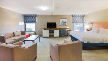 Suíte júnior, 1 cama King | Roupas de cama premium, camas com colchões pillow-top