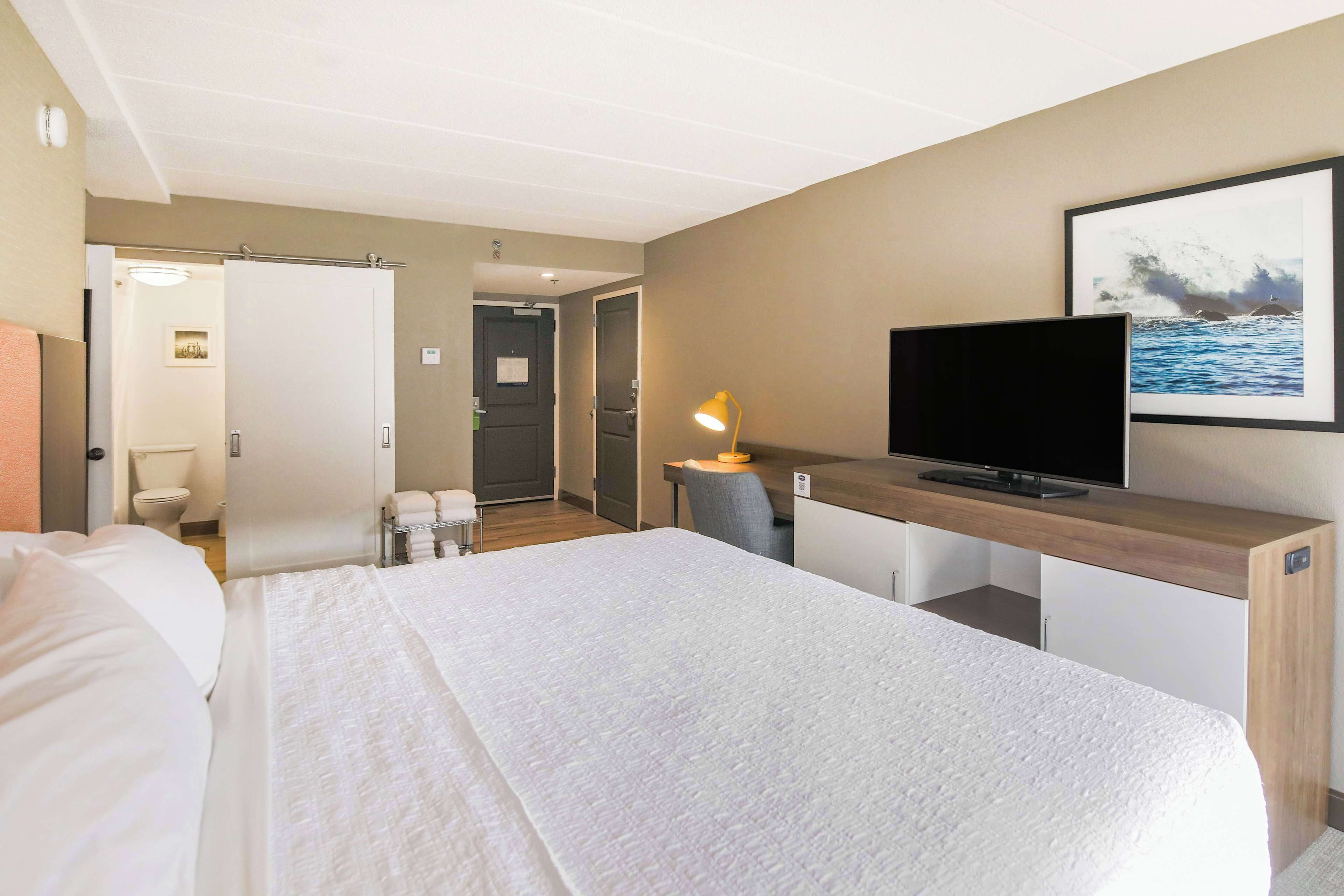 suite, 1 king bed | premium bedding, pillow-top beds, laptop workspace, blackout curtains