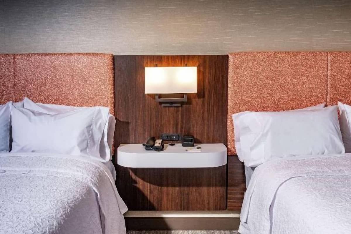 Ropa de cama de alta calidad y colchones con acolchado adicional
