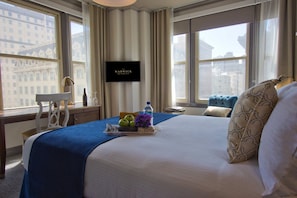 Deluxe Room, Corner | Egyptian cotton sheets, hypo-allergenic bedding, down comforters
