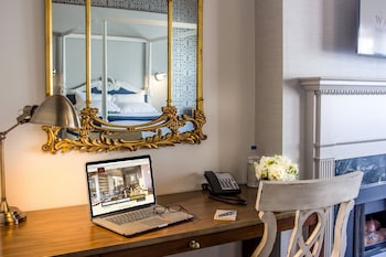 Egyptian cotton sheets, hypo-allergenic bedding, down comforters at Warwick San Francisco