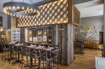 Restaurant on-premise at Warwick San Francisco