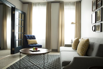 Egyptian cotton sheets, hypo-allergenic bedding, down comforters at Warwick San Francisco