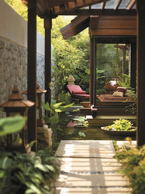 Couples treatment room(s), sauna, hot tub, body treatments, aromatherapy