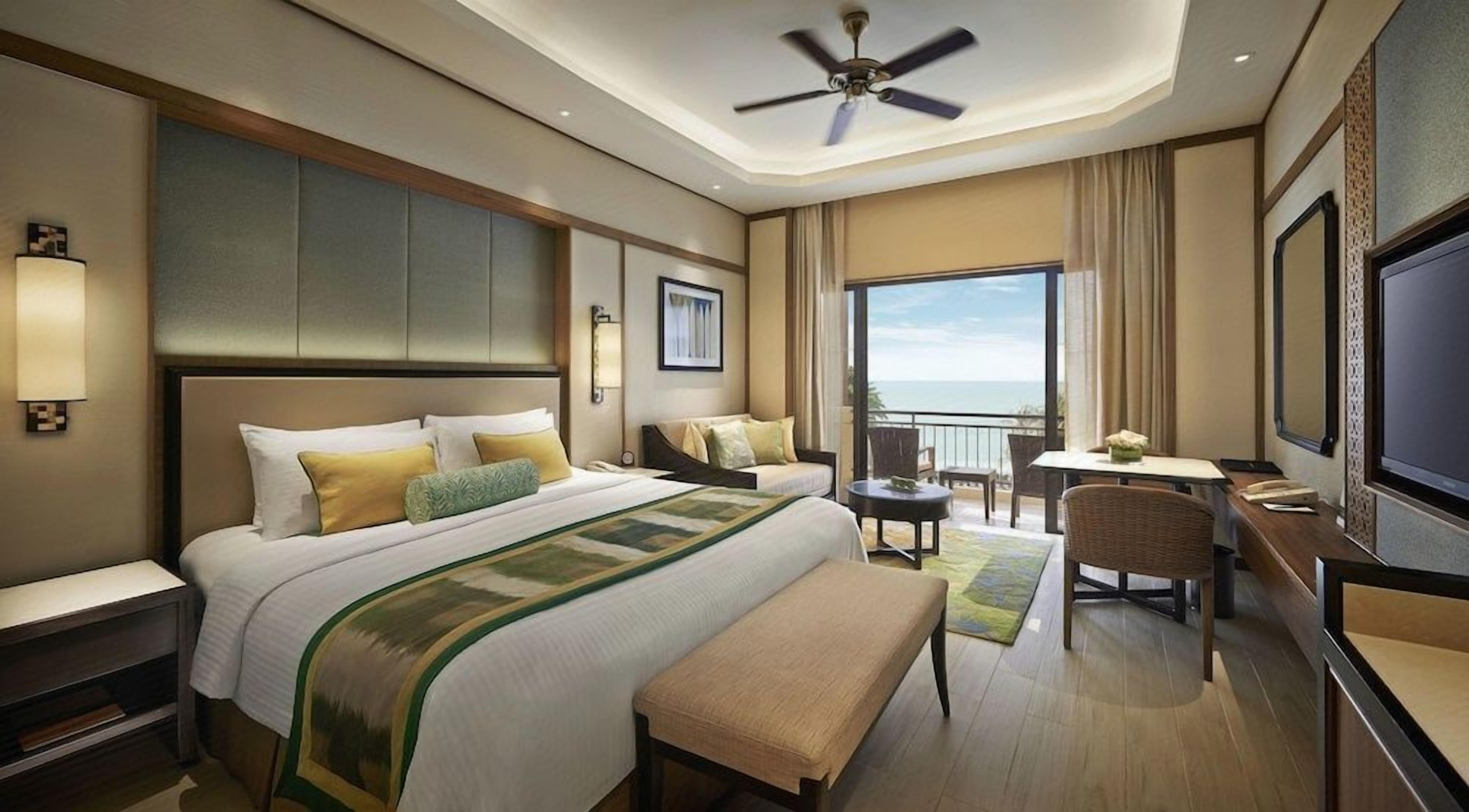 Premium bedding, minibar, in-room safe, desk