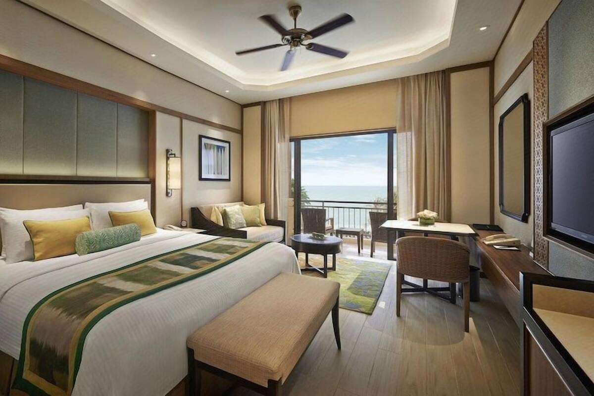 Premium bedding, minibar, in-room safe, desk