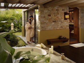 Couples treatment rooms, sauna, hot tub, body treatments, aromatherapy - Shangri-La Rasa Sayang, Penang (George Town)