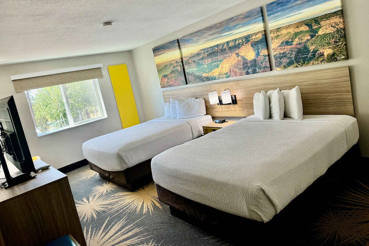 Schreibtisch, Bügeleisen/Bügelbrett, kostenlose Babybetten