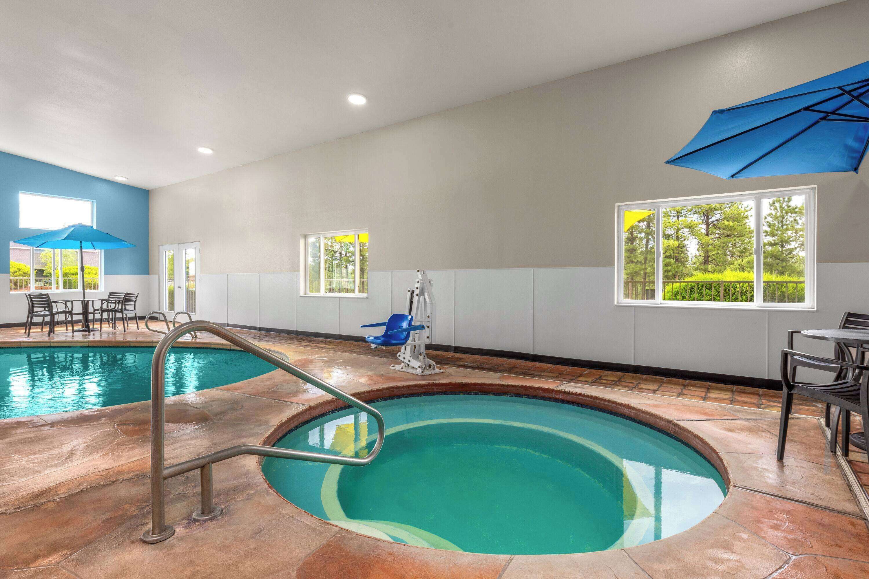 Una piscina cubierta