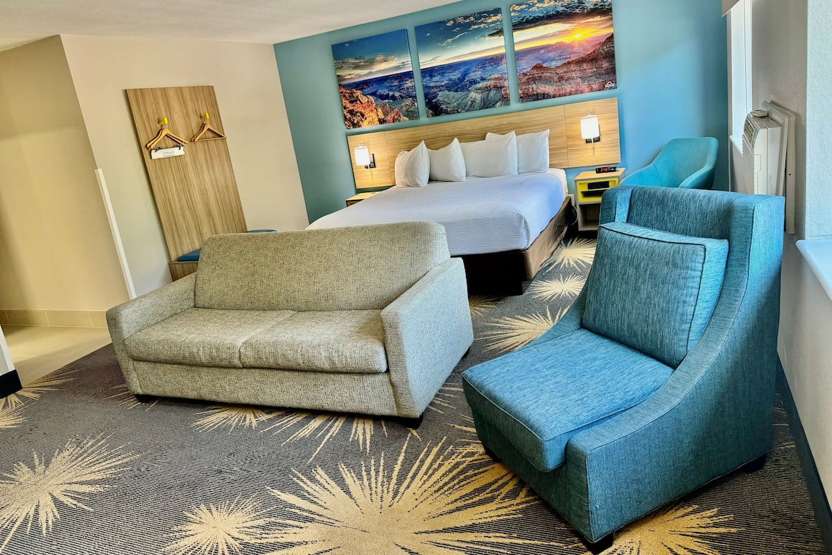 Schreibtisch, Bügeleisen/Bügelbrett, kostenlose Babybetten