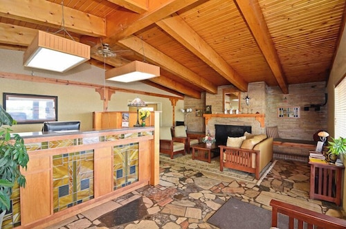 Americas Best Inn Iola