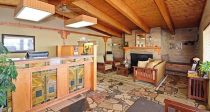 Americas Best Inn Iola