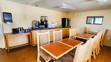 Free daily continental breakfast