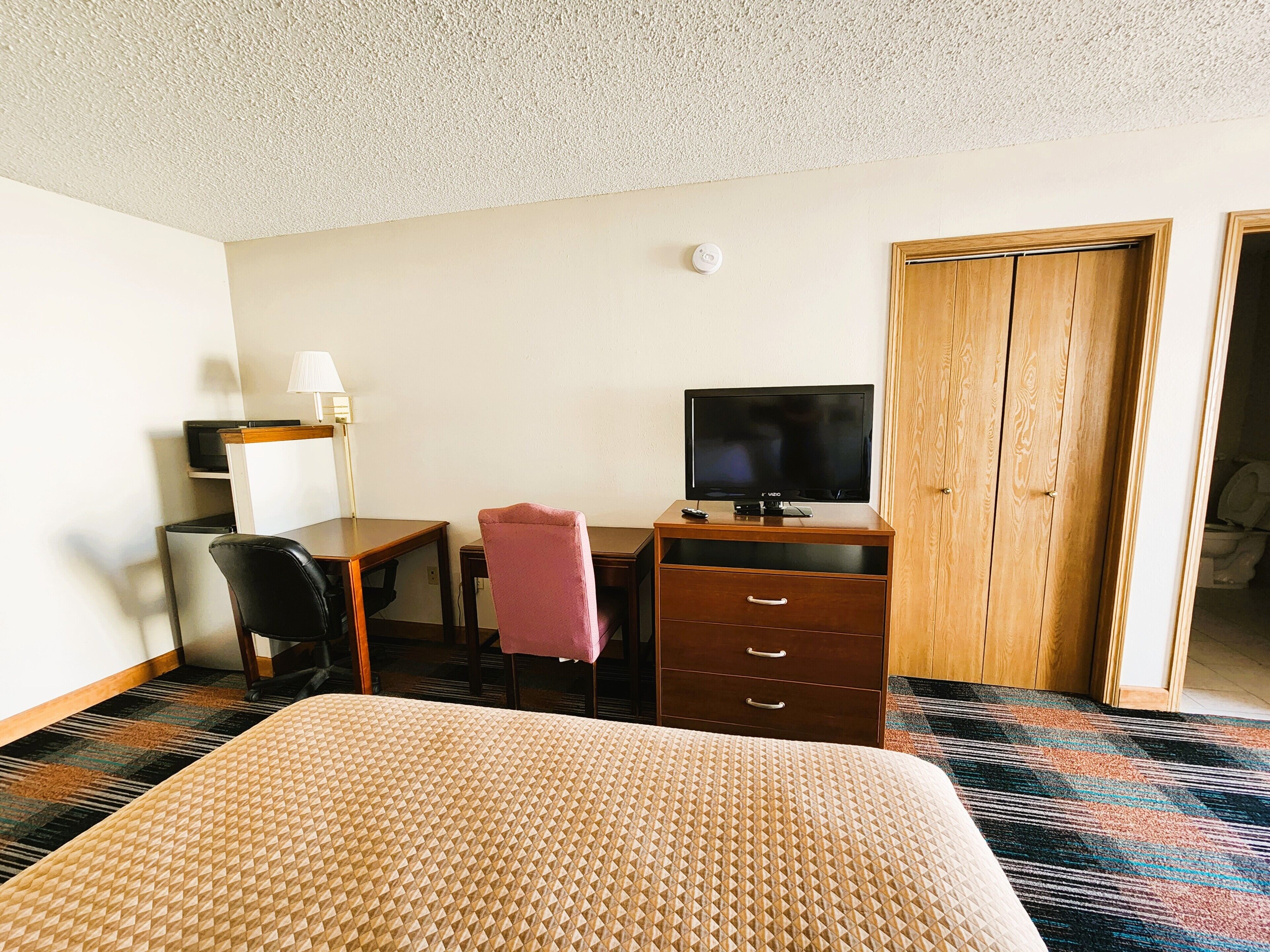 Desk, iron/ironing board, free WiFi, bed sheets