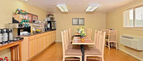 Petit déjeuner, déjeuner et dîner servis sur place