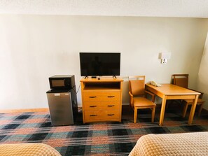 办公桌、熨斗/熨衣板、免费 WiFi、床单