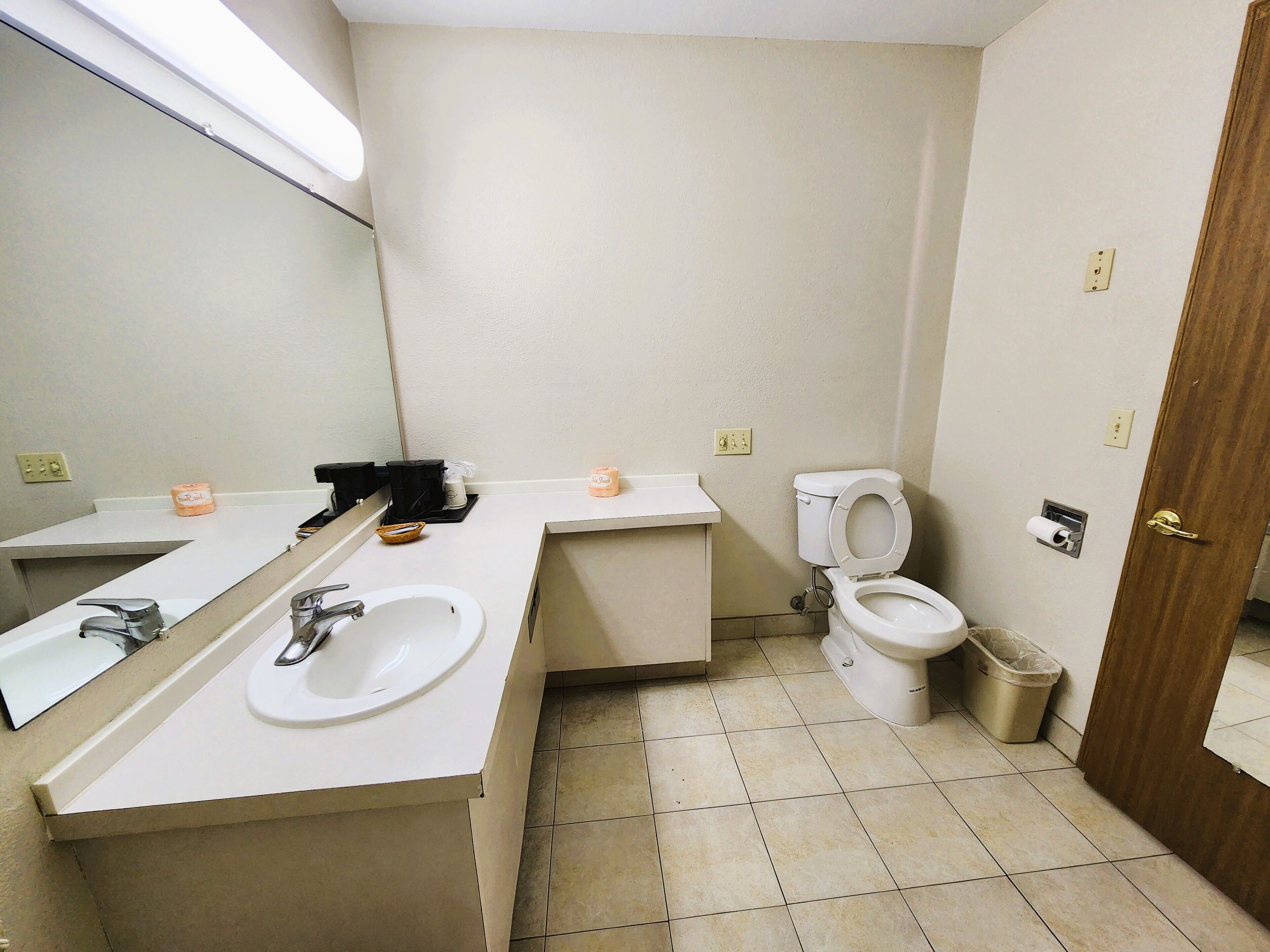 Habitació Deluxe, 1 llit de matrimoni, no fumadors | Bany | Combinació de dutxa i banyera i articles de tocador gratuïts 