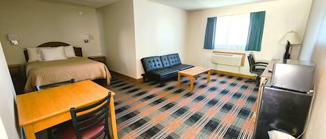 Chambre Deluxe, 1 grand lit, non-fumeur | Bureau, fer et planche à repasser, accès au Wi-Fi (inclus)