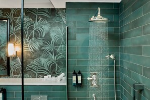 Deluxe-Doppelzimmer, Erdgeschoss | Badezimmer | Haartrockner, Handtücher