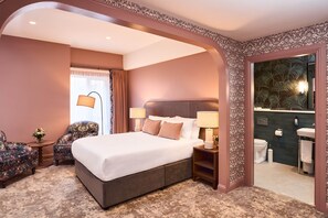 Habitación doble Deluxe, planta baja | 1 habitación, ropa de cama de alta calidad y decoración personalizada 