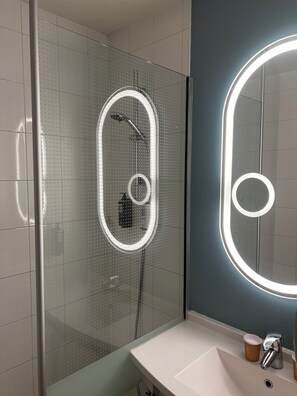 Habitació superior, 1 llit doble | Bany | Articles de tocador respectuosos amb el medi ambient 