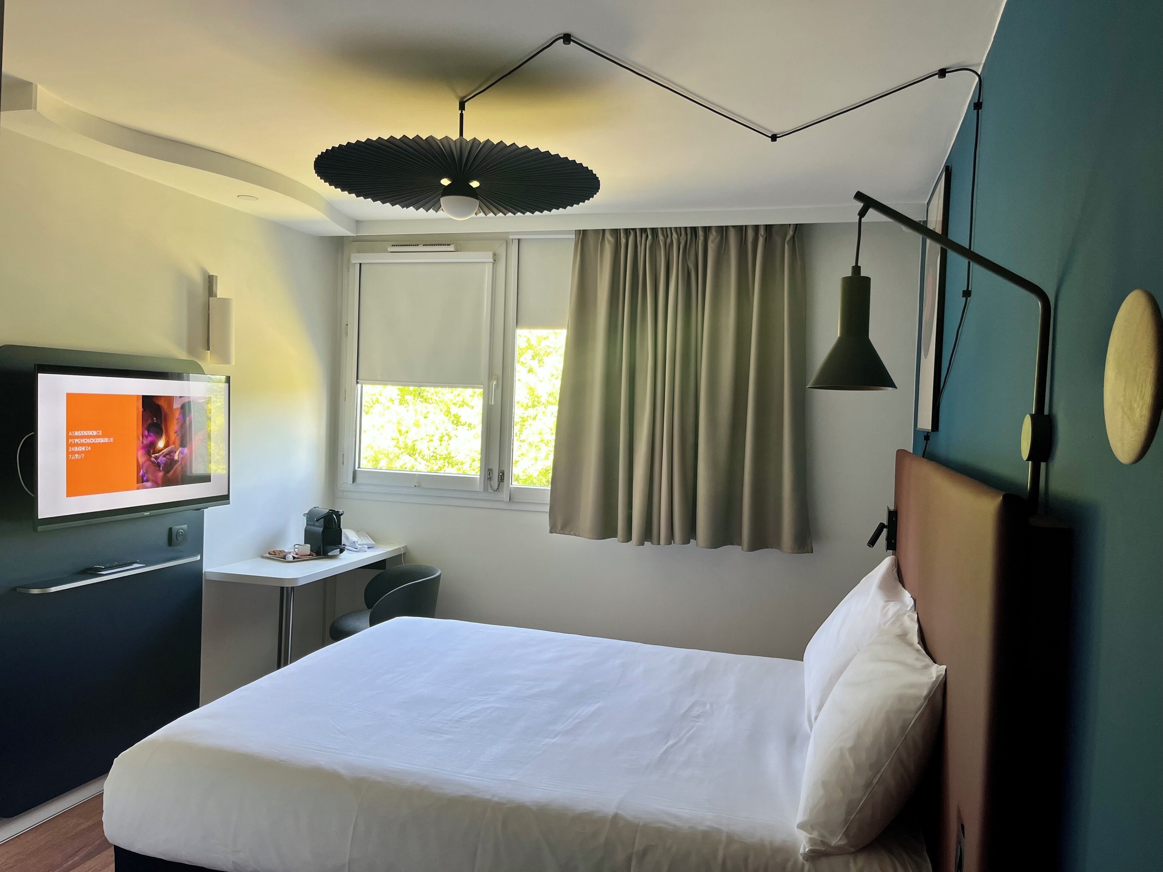 Rom – superior, 1 dobbeltseng | Sengetøy av topp kvalitet, senger med overmadrass og safe på rommet