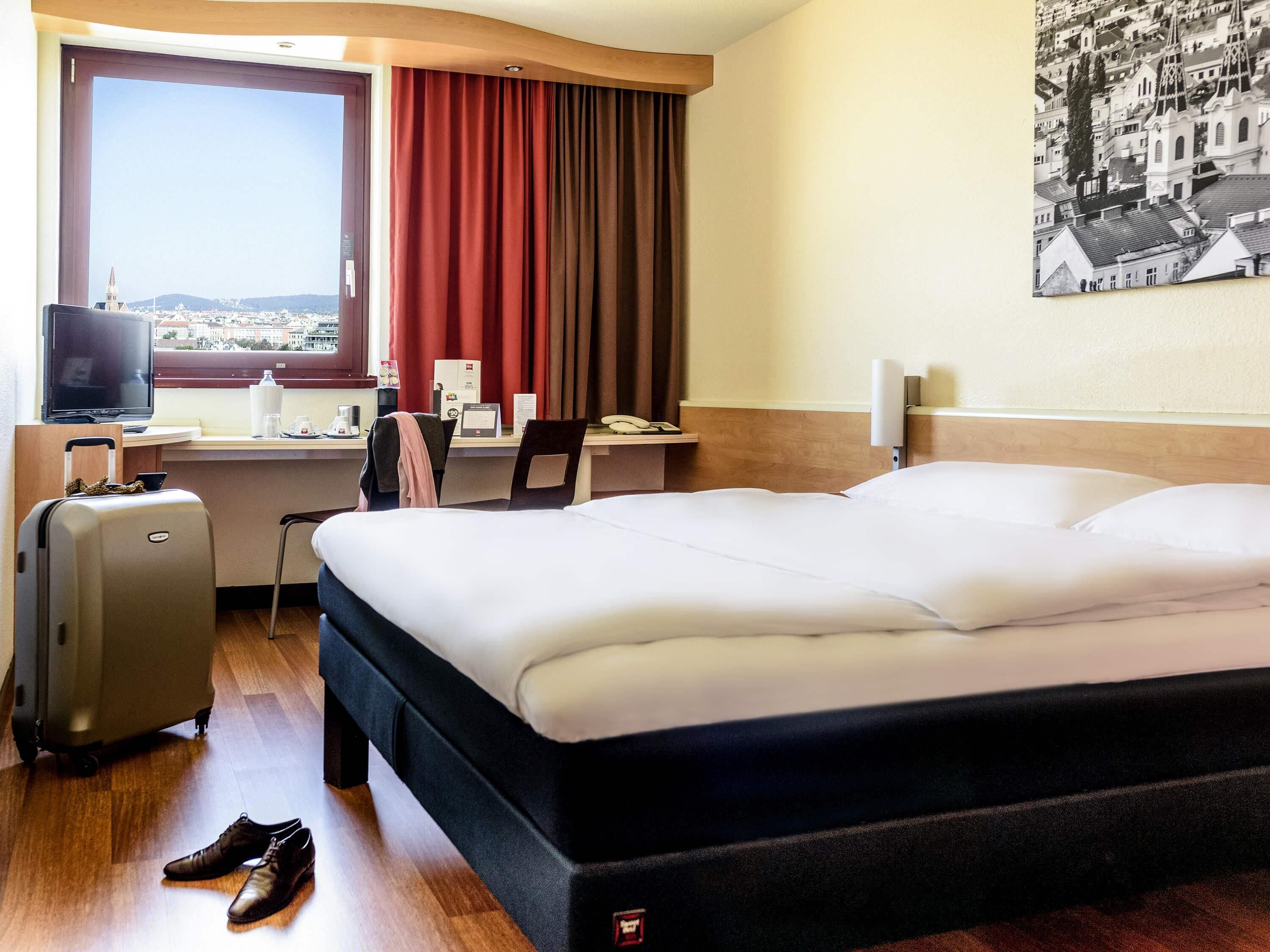 Habitación panorámica, 1 cama doble | Ropa de cama hipoalergénica, escritorio, cunas gratuitas y wifi gratis