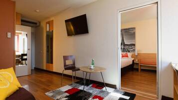 Comfort-Apartment, 1 Doppelbett, Verbindungszimmer, Stadtblick (New Sleeping Comfort Concent) | Allergikerbettwaren, Schreibtisch, kostenlose Babybetten