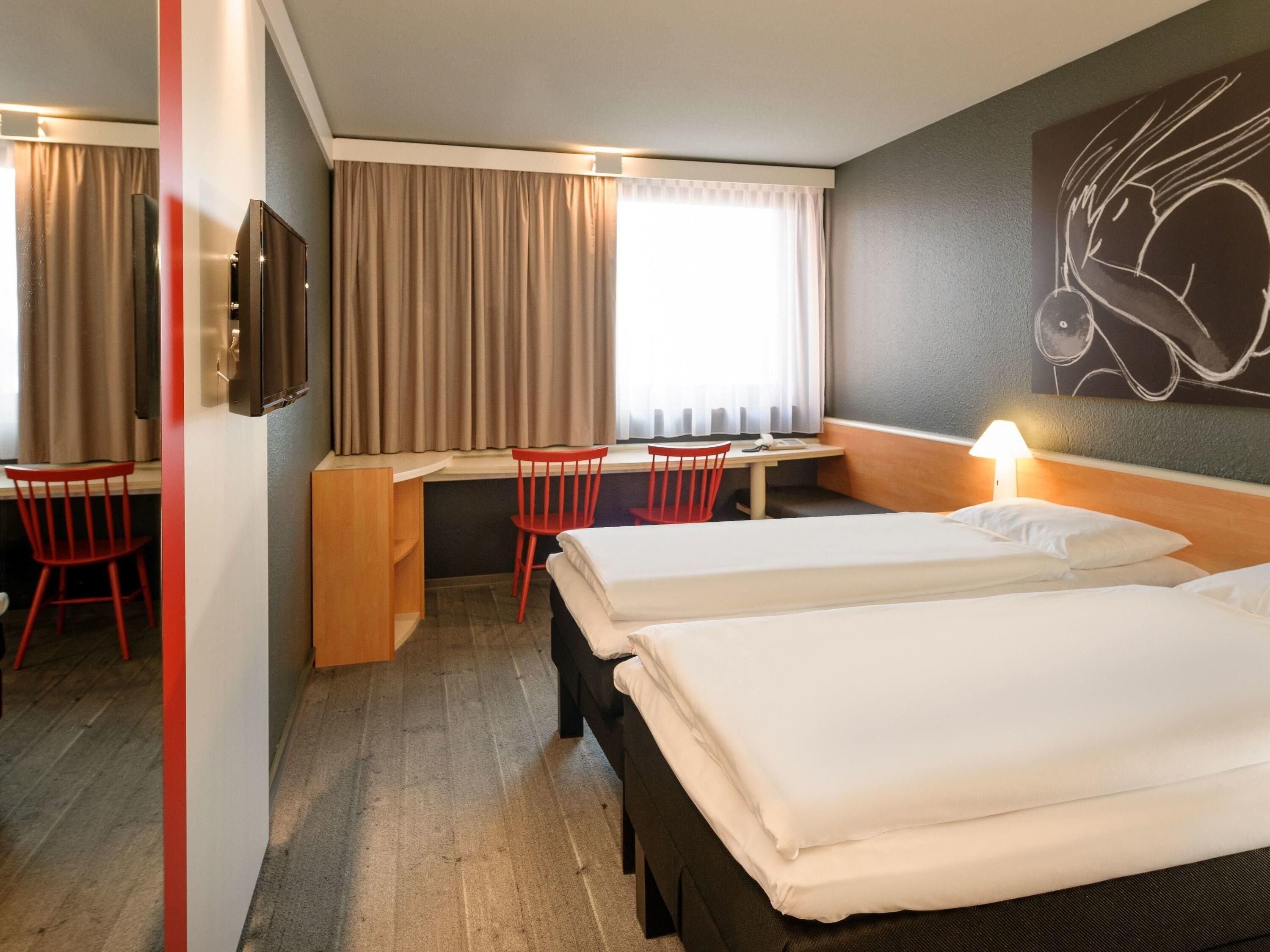 Standardzimmer, 2 Einzelbetten | Allergikerbettwaren, Schreibtisch, kostenlose Babybetten