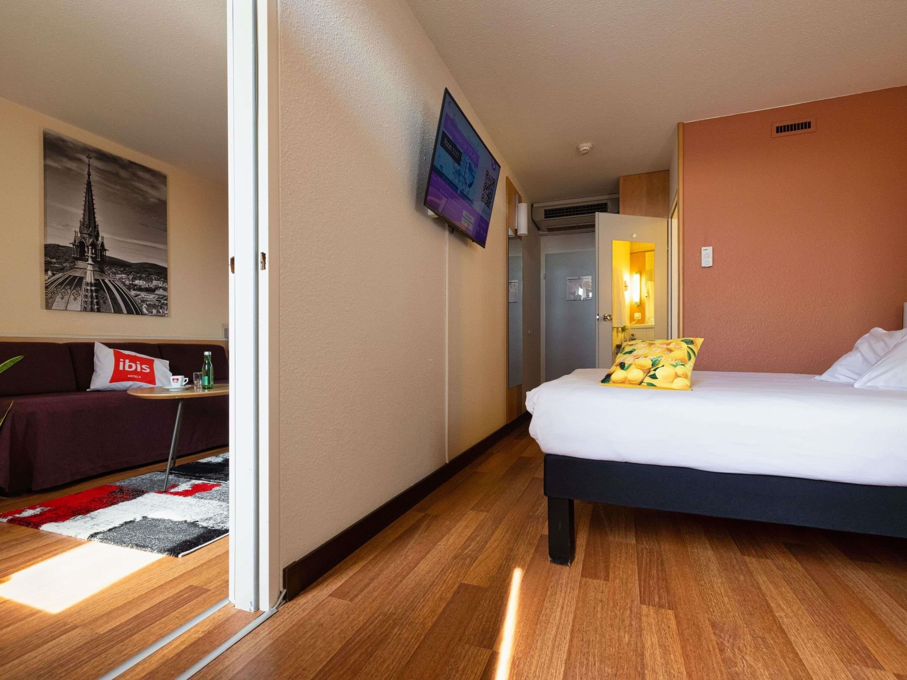 Ropa de cama hipoalergénica, escritorio, cunas gratuitas y wifi gratis 