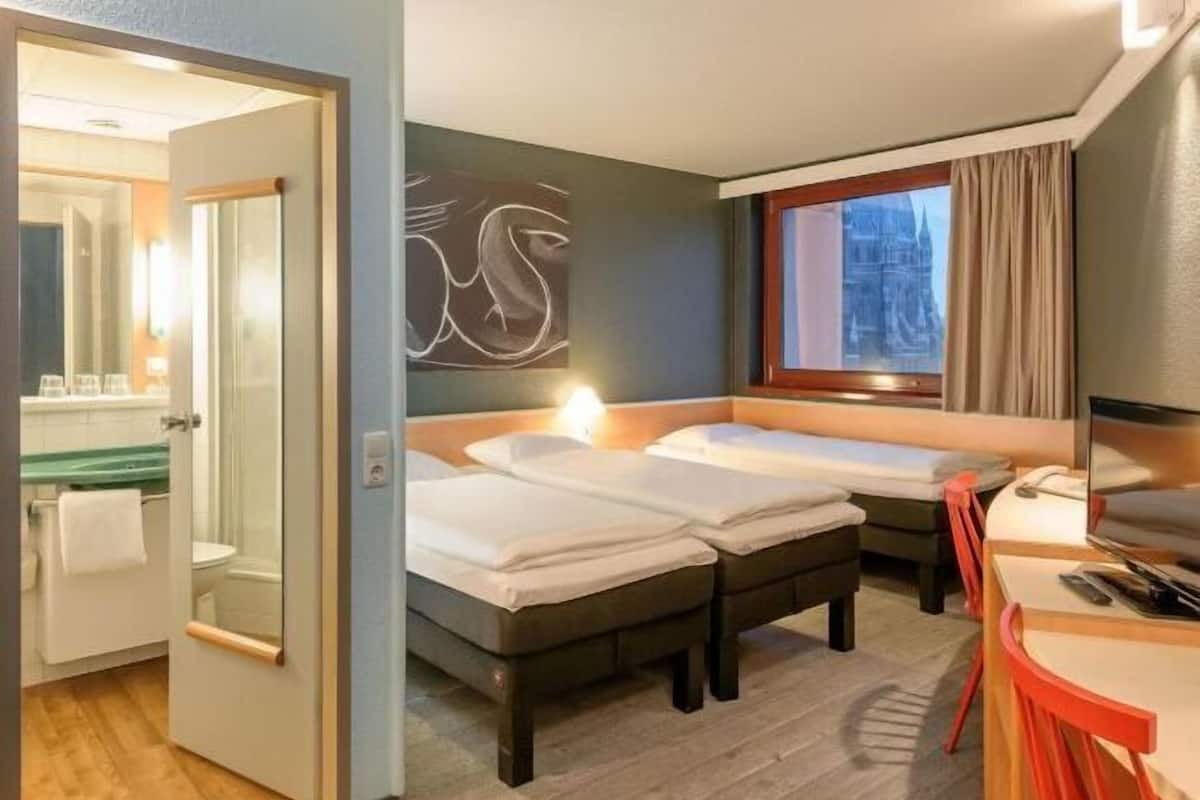 2 Schlafzimmer, Allergikerbettwaren, Schreibtisch, kostenlose Babybetten