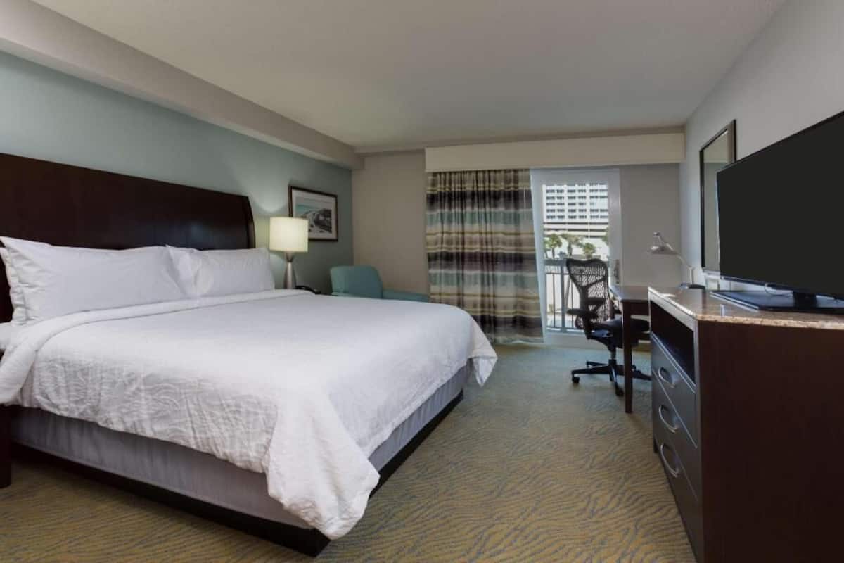 In-room safe, desk, iron/ironing board, free WiFi