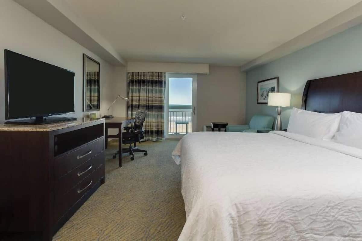 In-room safe, desk, iron/ironing board, free WiFi