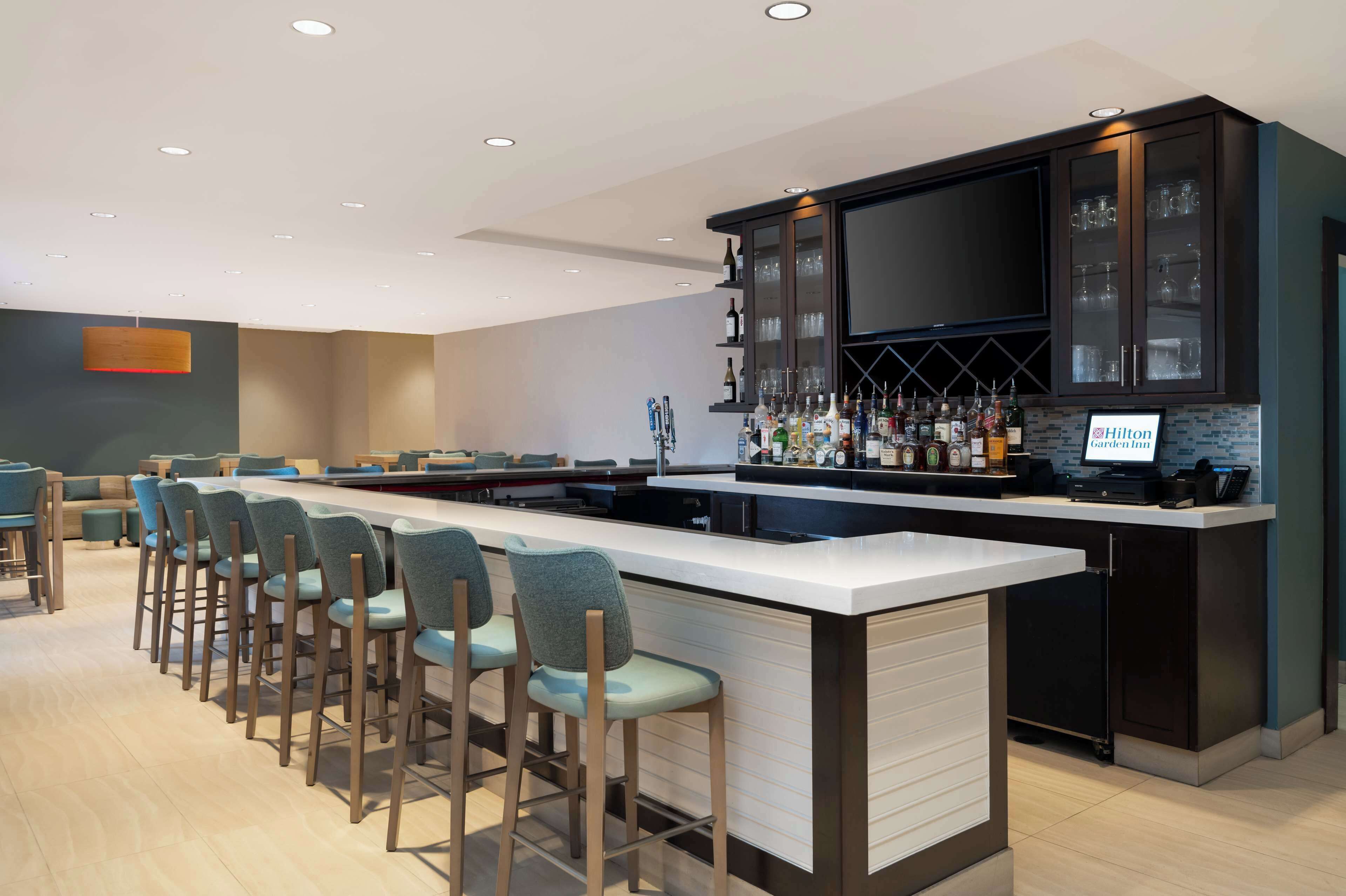 serves lunch and dinner