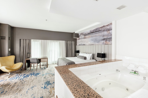 Suite Premium, 1 très grand lit | 1 chambre, coffres-forts dans les chambres, bureau
