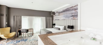 Atheneum Suite Hotel